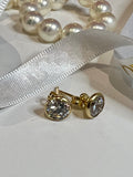 Stud earrings in 9ct Gold